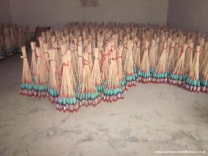 Vuurwerkwereld bezoekt Chinese vuurwerkfabriek