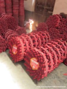 Vuurwerkwereld bezoekt Chinese vuurwerkfabriek